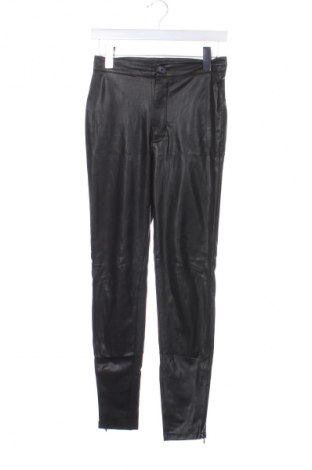Dámské kalhoty  Pull&Bear, Velikost XXS, Barva Černá, Cena  129,00 Kč