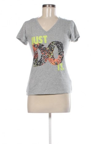 Дамска тениска Nike, Размер S, Цвят Многоцветен, Цена 9,71 €