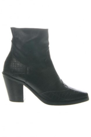 Дамски боти River Island, Размер 38, Цвят Черен, Цена 44,99 €