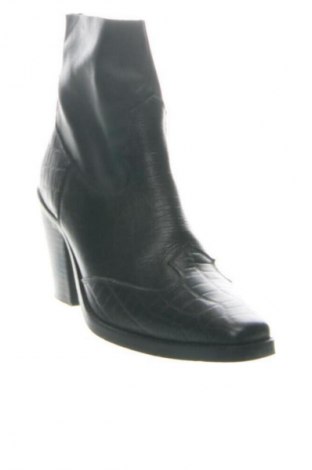 Дамски боти River Island, Размер 38, Цвят Черен, Цена 44,99 €