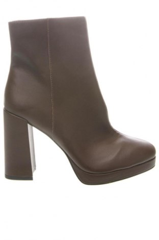 Дамски боти Steve Madden, Размер 42, Цвят Кафяв, Цена 42,94 €