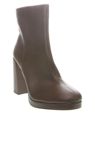 Дамски боти Steve Madden, Размер 42, Цвят Кафяв, Цена 42,94 €