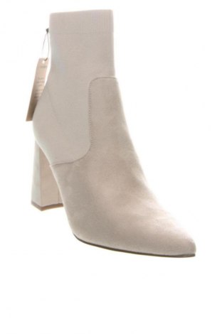 Дамски боти Steve Madden, Размер 41, Цвят Бежов, Цена 46,52 €