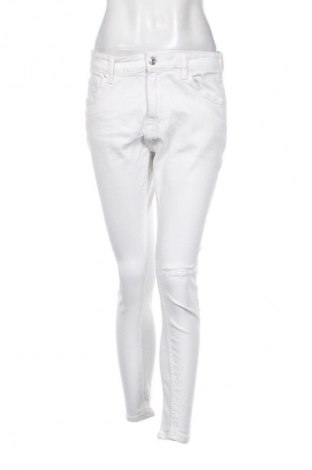 Damskie jeansy Bershka, Rozmiar M, Kolor Biały, Cena 17,99 zł