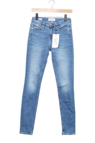 Damskie jeansy Calvin Klein Jeans, Rozmiar S, Kolor Niebieski, Cena 198,99 zł