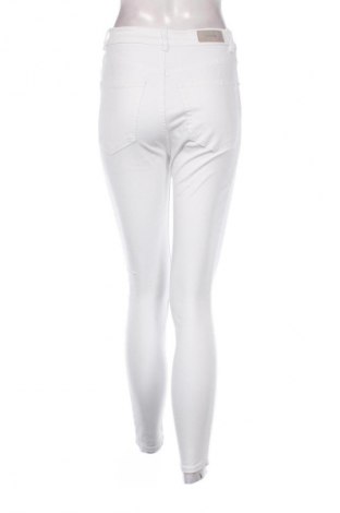 Dámské džíny  Pull&Bear, Velikost M, Barva Bílá, Cena  219,00 Kč