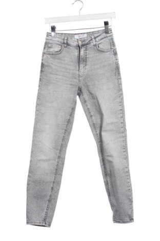 Damskie jeansy Reserved, Rozmiar XS, Kolor Szary, Cena 37,99 zł