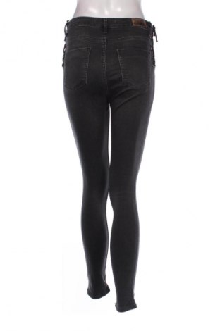 Dámské džíny  Zara, Velikost M, Barva Černá, Cena  259,00 Kč