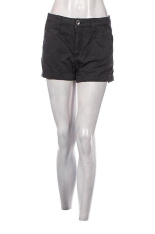 Дамски къс панталон Pepe Jeans, Размер L, Цвят Сив, Цена 23,00 €