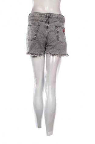 Дамски къс панталон Unbranded, Размер L, Цвят Сив, Цена 7,66 €