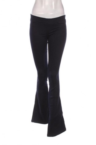 Dámske nohavice Bershka, Veľkosť M, Farba Modrá, Cena  27,68 €