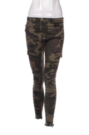 Dámské kalhoty  Bershka, Velikost M, Barva Vícebarevné, Cena  139,00 Kč