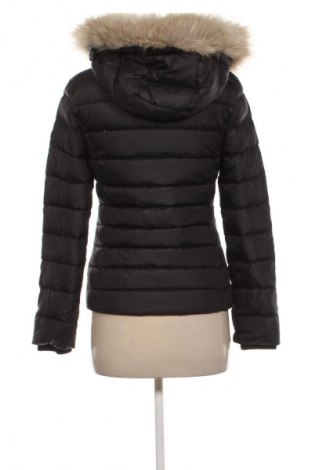 Дамско яке Tommy Jeans, Размер XS, Цвят Черен, Цена 107,37 €