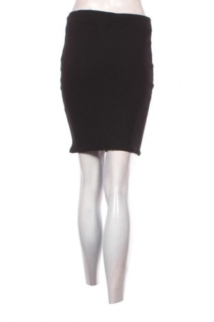 Sukně Bershka, Velikost L, Barva Černá, Cena  259,00 Kč