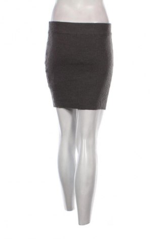 Пола Clockhouse, Размер M, Цвят Сив, Цена 5,62 €