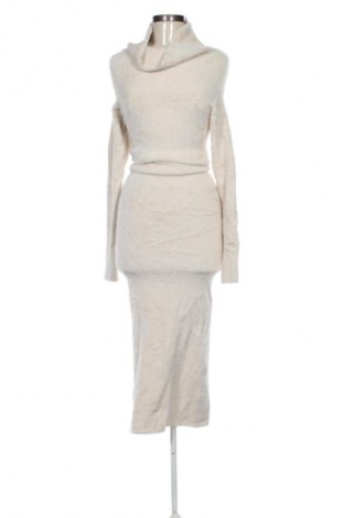 Рокля Bershka, Размер S, Цвят Бежов, Цена 17,38 €