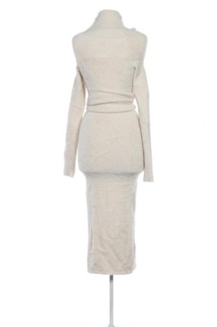 Рокля Bershka, Размер S, Цвят Бежов, Цена 17,38 €