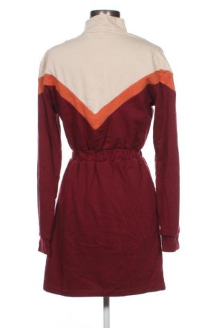 Šaty  Bershka, Velikost M, Barva Vícebarevné, Cena  368,00 Kč