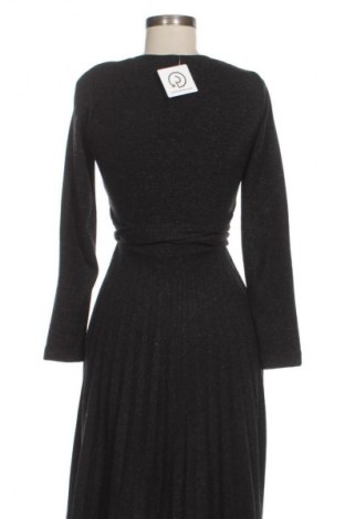 Ruha Karol, Méret M, Szín Fekete, Ár 1 739 Ft