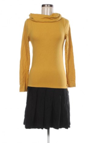 Sukienka Sisi, Rozmiar M, Kolor Kolorowy, Cena 15,99 zł