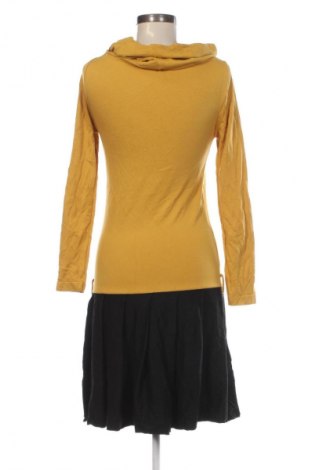 Sukienka Sisi, Rozmiar M, Kolor Kolorowy, Cena 15,99 zł