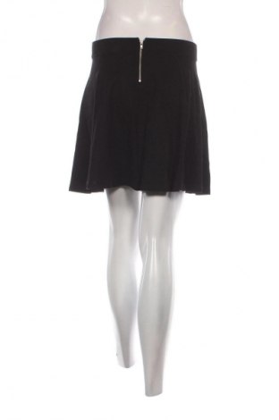 Пола H&M Divided, Размер S, Цвят Черен, Цена 3,57 €