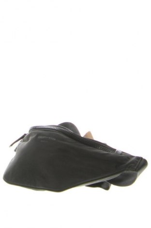 Ledvinka  Country Road, Barva Černá, Cena  339,00 Kč