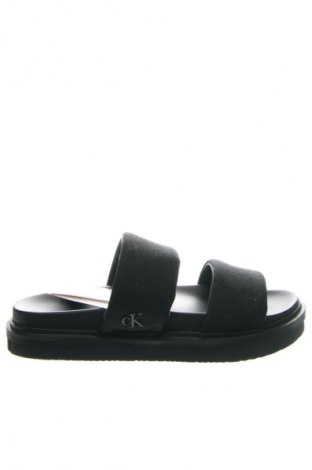 Чехли Calvin Klein Jeans, Размер 42, Цвят Черен, Цена 62,88 €, #135115024