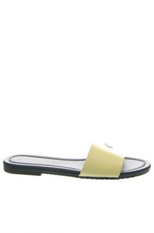 Чехли Calvin Klein Jeans, Размер 39, Цвят Зелен, Цена 57,77 €, #135161322