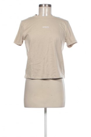 Γυναικείο t-shirt Calvin Klein Jeans, Μέγεθος M, Χρώμα  Μπέζ, Τιμή 41,99 €