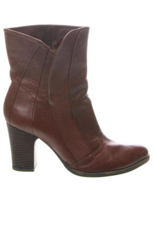 Дамски боти Clarks, Размер 37, Цвят Кафяв, Цена 26,06 €