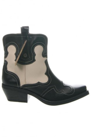 Дамски боти Steve Madden, Размер 39, Цвят Многоцветен, Цена 56,24 €