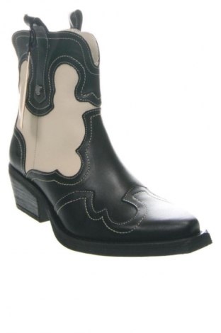 Дамски боти Steve Madden, Размер 39, Цвят Многоцветен, Цена 56,24 €