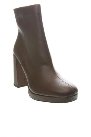 Дамски боти Steve Madden, Размер 42, Цвят Кафяв, Цена 46,52 €