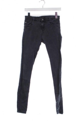 Blugi de femei Bershka, Mărime S, Culoare Gri, Preț 20,99 Lei