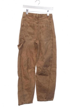 Дамски дънки Bershka, Размер S, Цвят Кафяв, Цена 21,99 €
