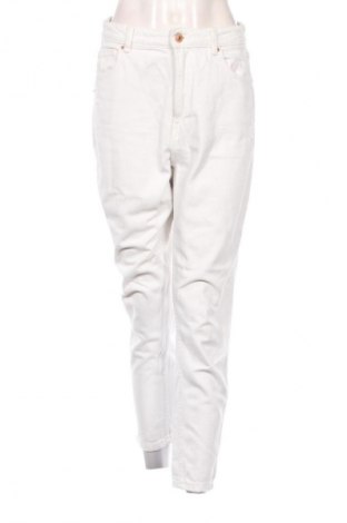 Dámské džíny  Bershka, Velikost M, Barva Bílá, Cena  259,00 Kč