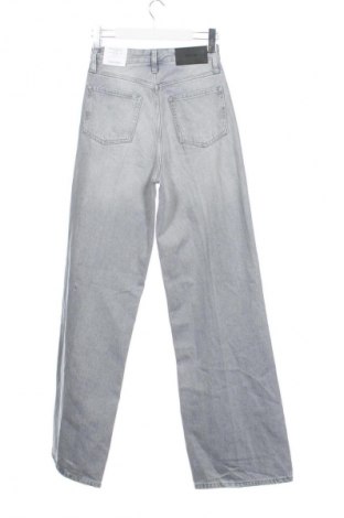 Blugi de femei Calvin Klein, Mărime XS, Culoare Gri, Preț 689,99 Lei