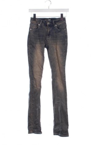 Női farmernadrág Fashion nova, Méret XS, Szín Sokszínű, Ár 1 779 Ft