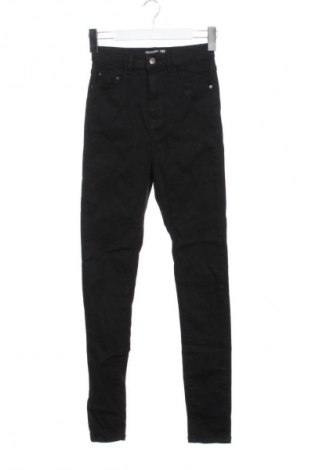 Blugi de femei Pretty Little Thing, Mărime XS, Culoare Negru, Preț 54,99 Lei