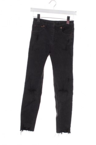 Дамски дънки Pull&Bear, Размер XS, Цвят Черен, Цена 16,36 €