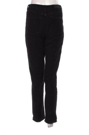 Damskie sztruksy Urban Outfitters, Rozmiar S, Kolor Czarny, Cena 10,99 zł