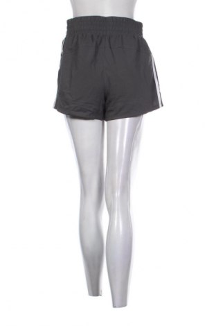 Дамски къс панталон Adidas, Размер S, Цвят Сив, Цена 14,82 €