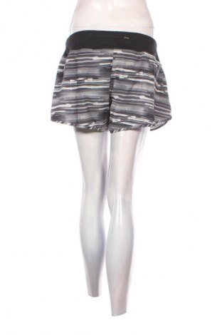Dámské kraťasy  Nike, Velikost M, Barva Vícebarevné, Cena  489,00 Kč