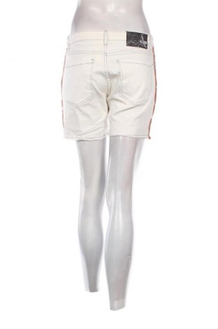 Damen Shorts Red Chilli, Größe M, Farbe Weiß, Preis € 1,99