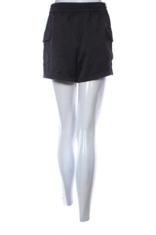 Дамски къс панталон Zara, Размер L, Цвят Черен, Цена 9,20 €