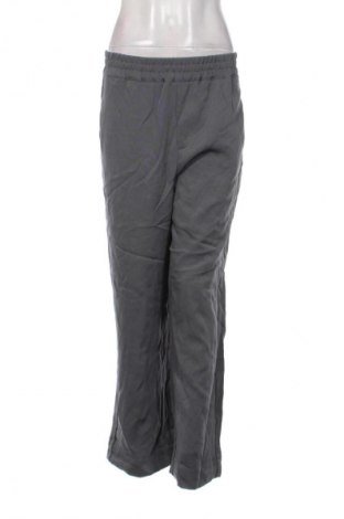 Дамски панталон Berghaus, Размер XL, Цвят Сив, Цена 15,33 €