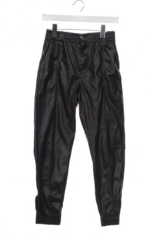 Γυναικείο παντελόνι Bershka, Μέγεθος S, Χρώμα Μαύρο, Τιμή 6,87 €