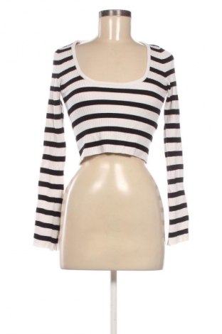 Дамски пуловер Bershka, Размер S, Цвят Многоцветен, Цена 15,33 €