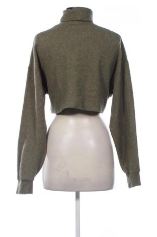 Дамско полo Bershka, Размер S, Цвят Зелен, Цена 4,60 €